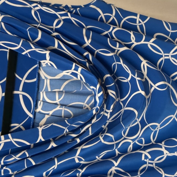 The Limited Blue and White Sleeveless Blouse Size M - Picture 2 of 5